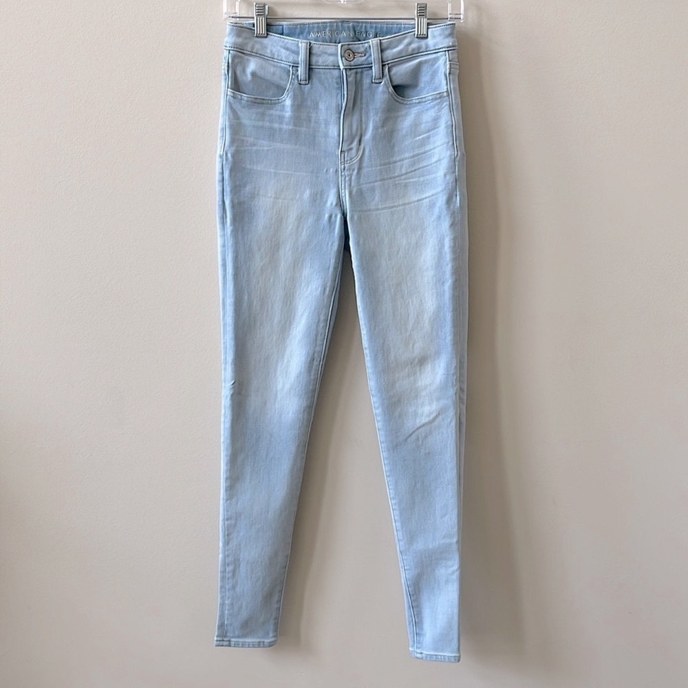 AEO American Eagle Super High Rise Stretch Jegging Light Wash Size 4 Regular